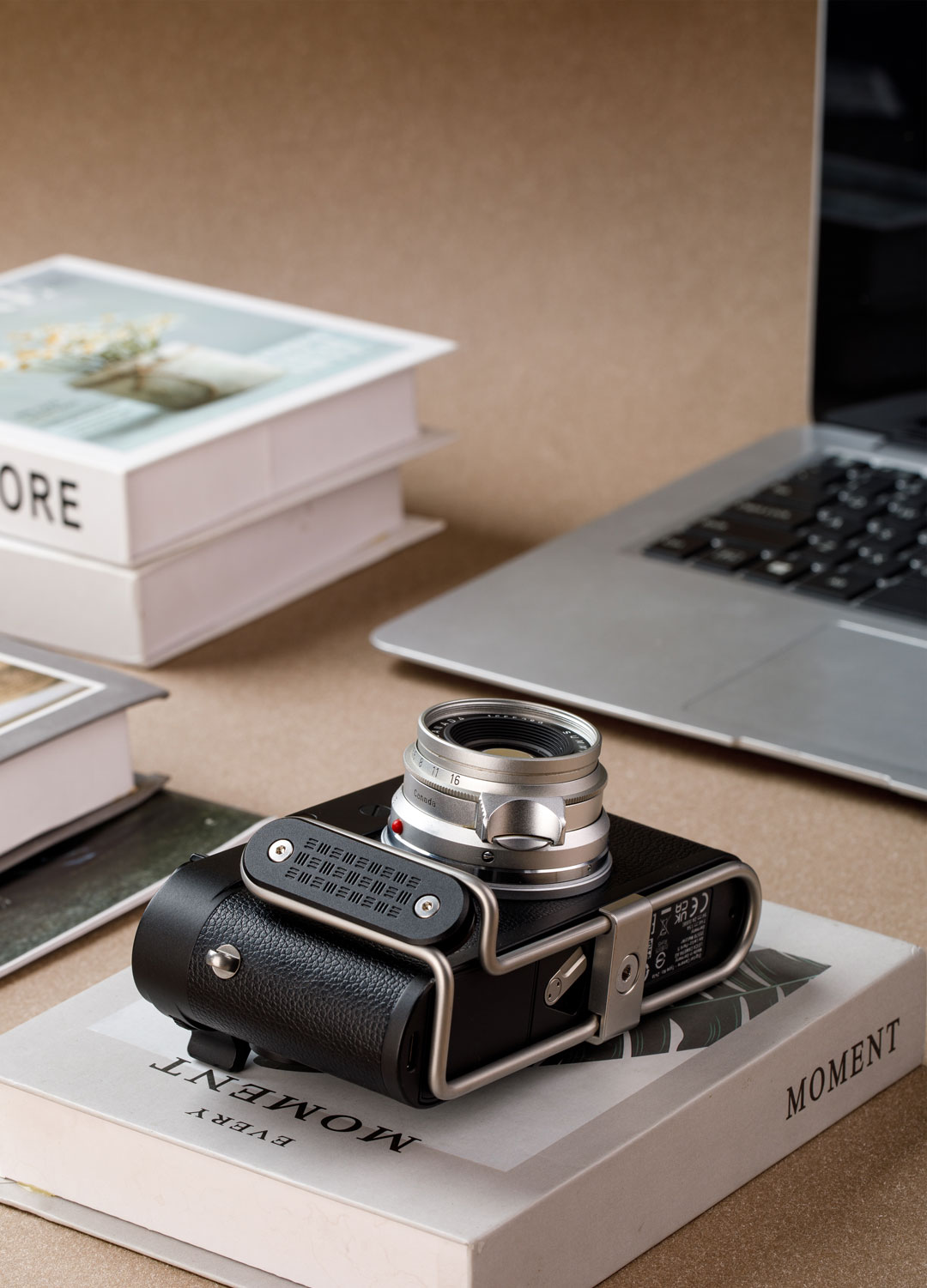 Leica M11 Handgrip Craftsmanship
